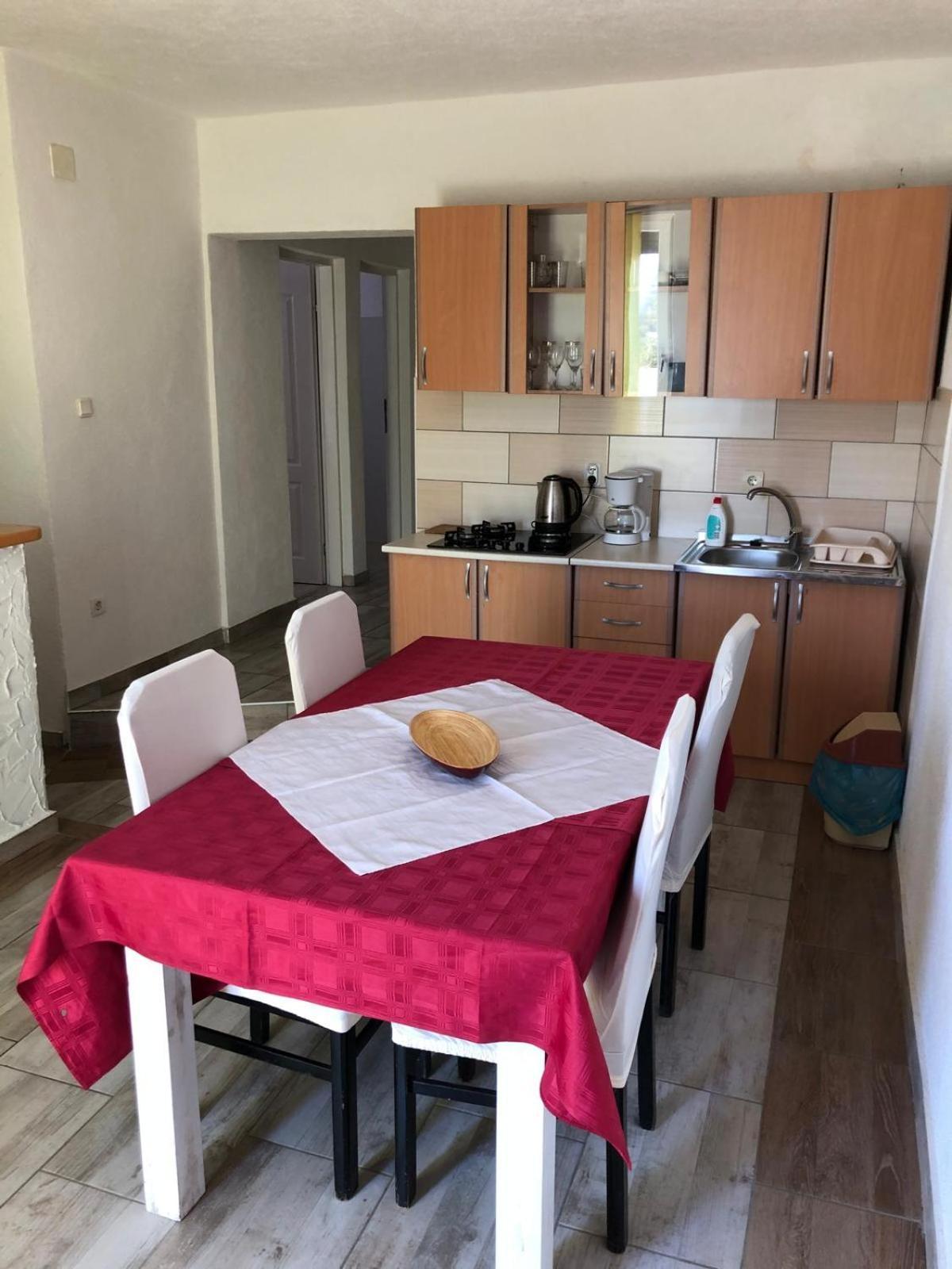 Apartmani Cesarica Karlobag Quarto foto